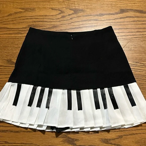 Kawaii Black and White Piano Mini Skirt - Picture 4 of 5